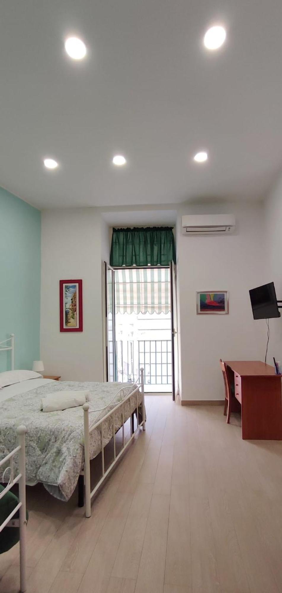 Casa Vacanze Napoli Centro Carmen & Sara Zewnętrze zdjęcie