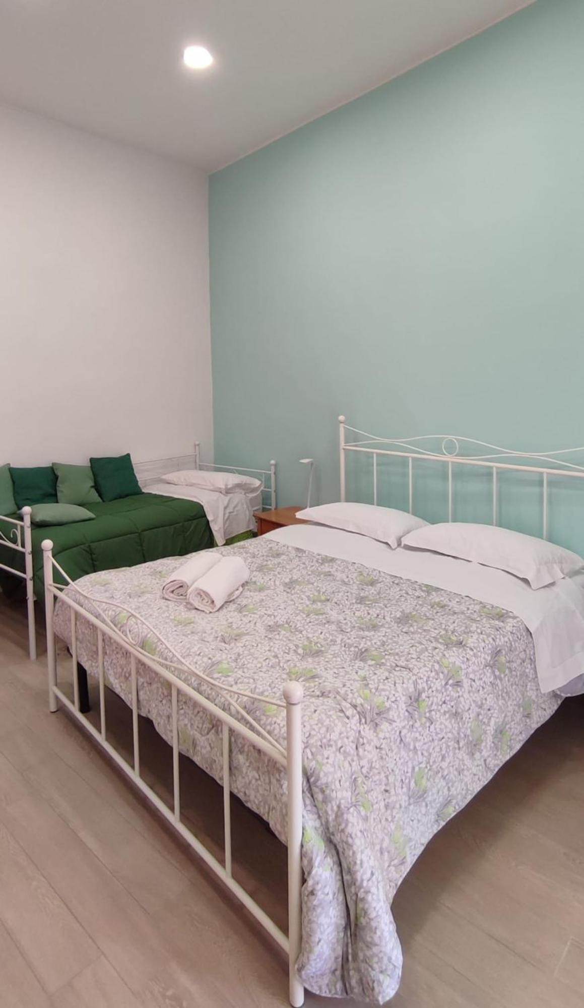 Casa Vacanze Napoli Centro Carmen & Sara Zewnętrze zdjęcie